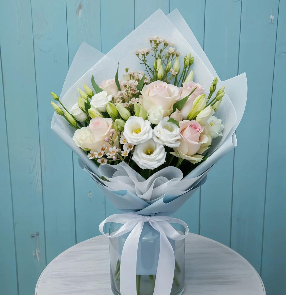 Букет цветов из: Розы и Лизиантусы в Юдино Республика Татарстан