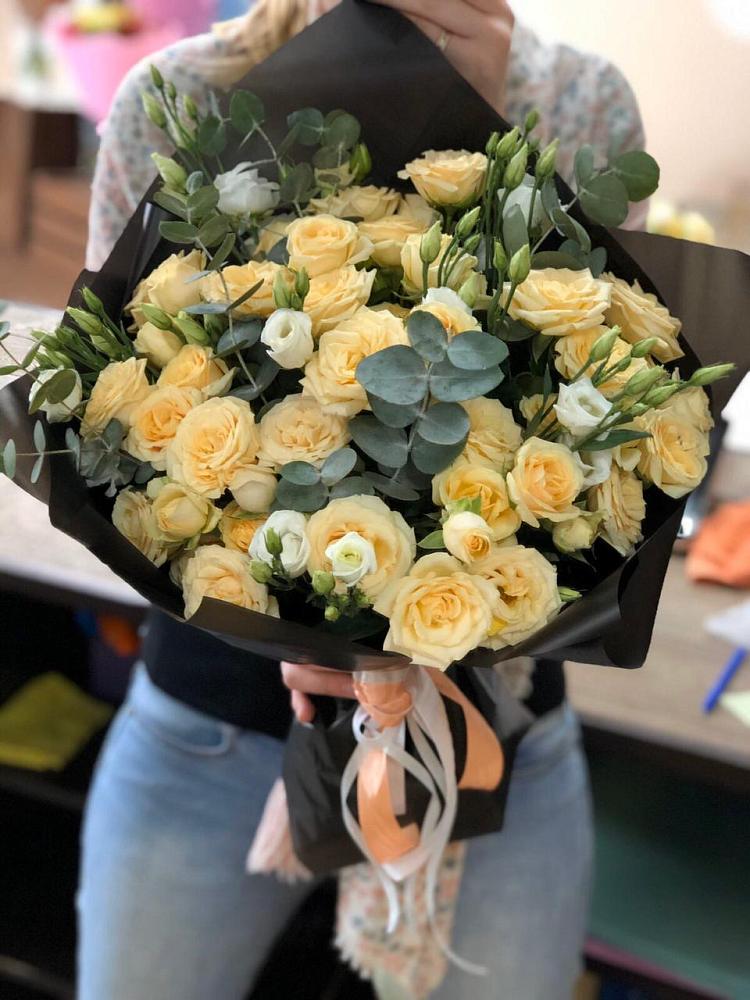 Букет цветов из: Розы и Лизиантусы в Юдино Республика Татарстан