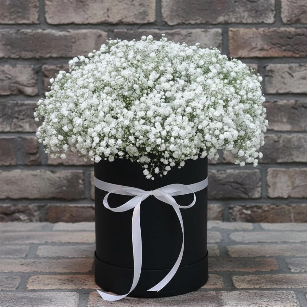 Цветочная композиция из Гипсофила в шляпной коробке в Юдино Республика Татарстан