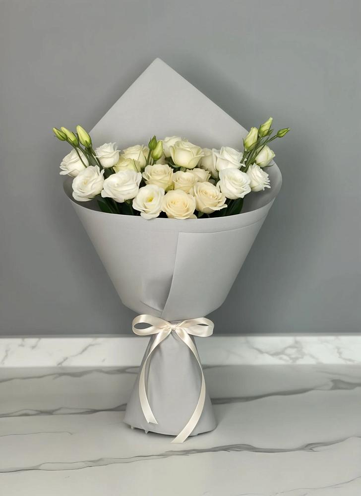 Букет цветов из: Розы и Лизиантусы в Юдино Республика Татарстан