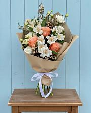 Букет цветов из:  Альстромерии, Лизиантусы, Розы и Хризантемы в Юдино Республика Татарстан