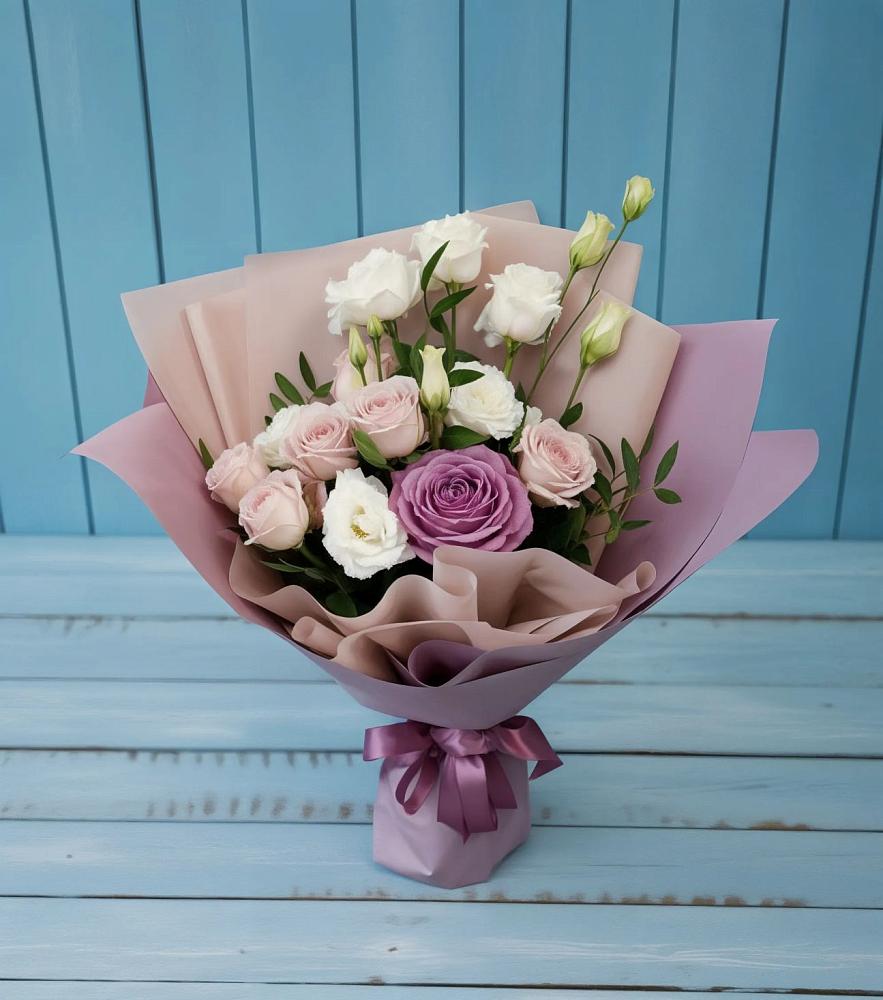 Букет цветов из: Розы и Лизиантусы в Юдино Республика Татарстан